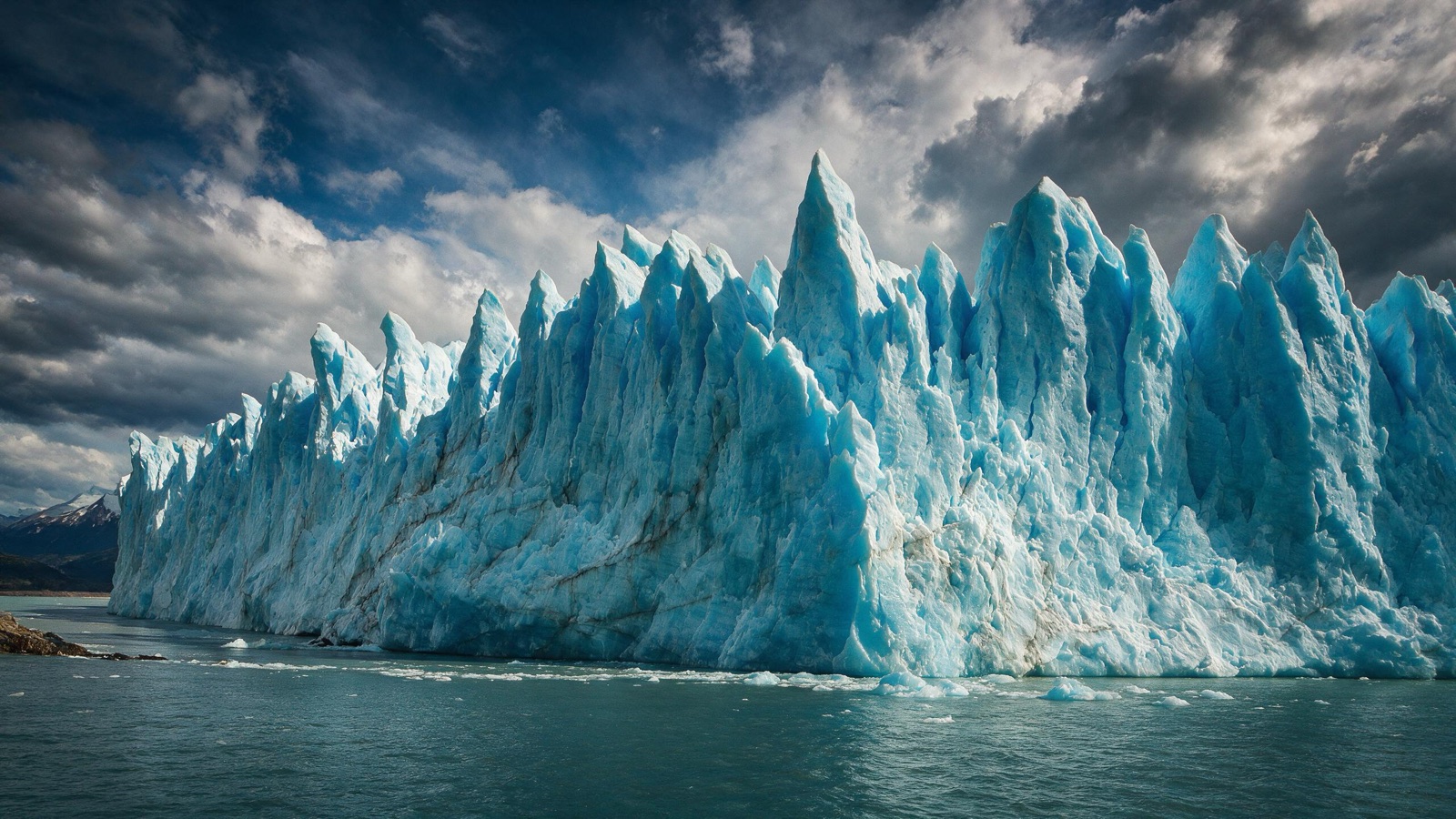 Glaciar Perito Moreno, pared de hielo intacta